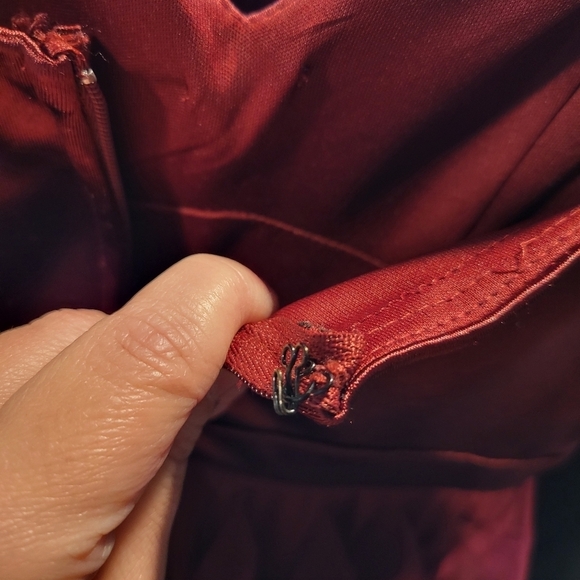 NWT City Studio Junior Sweetheart-Neck Ruffled Gown in Cabernet Size 1/2 - Picture 15 of 16